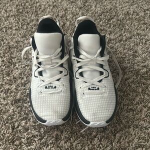 Nike Men's LeBron VII TB Basketball Shoes